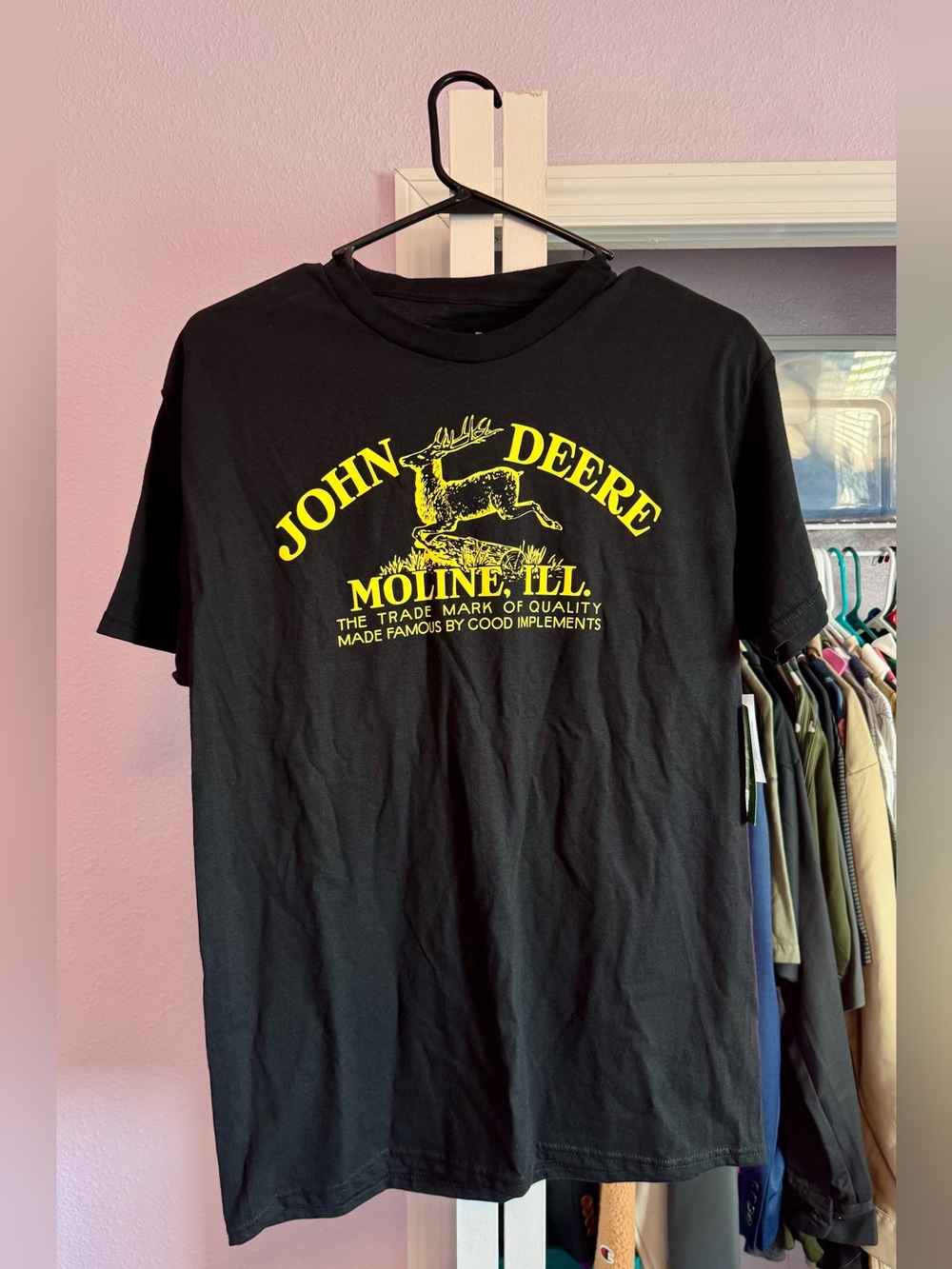 John Deere Moline Illinois Logo Short Sleeve Tshirt. Mens MED Black Tshirt. NWT